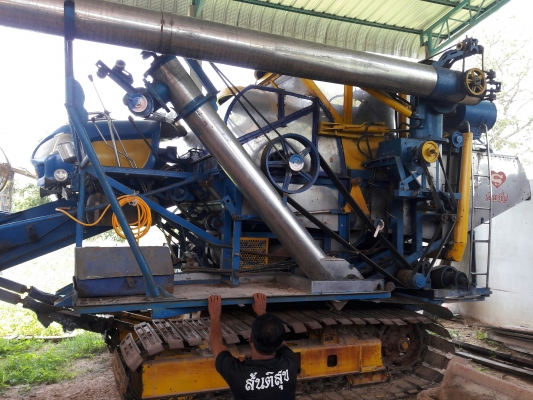 ขายรถเกี่ยวปลดหนี้ 580000บ. เครื่องlsuzu210โบปั้ม22ช่วงล่าง10