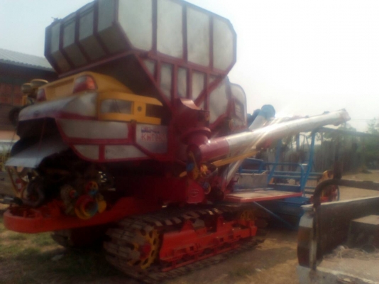 รถเกี่ยวข้าวศักดิ์พัฒนา ตัวเดิน12HT เครื่องHino 6HH210 turbo ปั้มพ์ไดกินส์ รถเกี่ยวข้าวศักดิ์พัฒนา ตัวเดิน12HT เครื่องHino 6HH210 turbo ปั้มพ์ไดกินส์