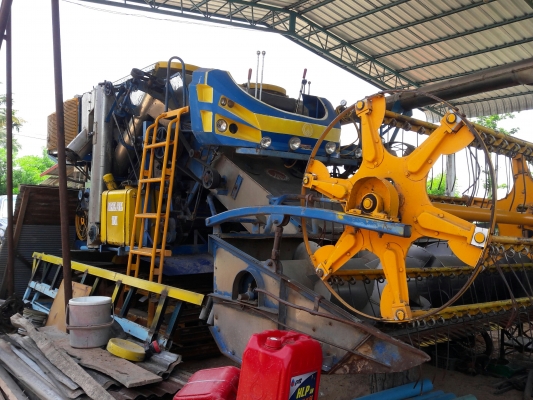 ขายรถเกี่ยวไอ้หนุ่ม660000บ.เครื่องlsuzu210โบปั้ม23ช่วงล่าง12