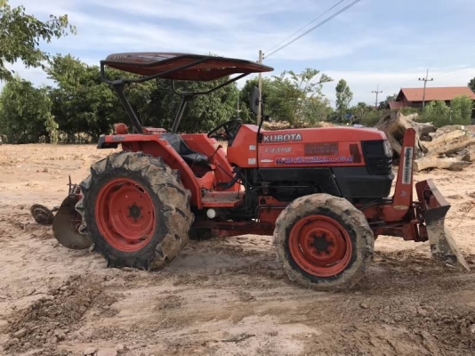 ขาย 198,000 บาท KUBOTA L4508 เครื่องดี เกียร์ดี (ใบมีดหน้า -หาง 6 ) ระบไฮโดรลิก หางไม่ตก สภาพพร้อมทำงาน เอกสารเล่มทะเบียน รถอยู่ จ.สุรินทร์ โทร&ไอดีไลน์ 0610710295 ขาย 198,000 บาท KUBOTA L4508 เครื่องดี เกียร์ดี (ใบมีดหน้า -หาง 6 ) ระบไฮโดรลิก หางไม่ตก สภาพพร้อมทำงาน เอกสารเล่มทะเบียน รถอยู่ จ.สุรินทร์ โทร&ไอดีไลน์ 0610710295
