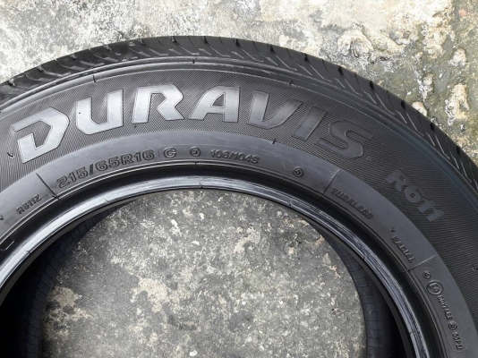 ยางรถยนต์มือสอง BRIDGESTONE รุ่น DURAVIS R611. 215 65R16 สัปดาที่37ปี2016 ลงพื้นปลายปี2016 สภาพสวยมากๆไร้ที่ติ ดอกเต็มๆ90\%คุ้มสุดๆใช้อีกยาวๆไม่แพง