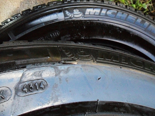 ยาง16กระบะ-รถตู้  มิชลิน 215-65-16 ลงพื้นปี15 ดอก1เซ็น