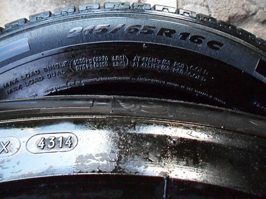 ยาง16กระบะ-รถตู้  มิชลิน 215-65-16 ลงพื้นปี15 ดอก1เซ็น