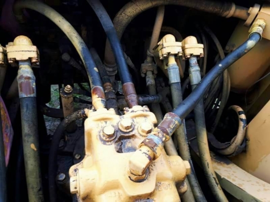 ขาย. 595,000฿. KOMATSU.PC200-5 คอนโทรลสั้น เอกสารอินวอยท์ เครื่องดี ปั้มดี เอวแน่น.โซ่หนา   รถอยู่ชลบุรี โทร&amp;ไอดีไลน์ 0610710295