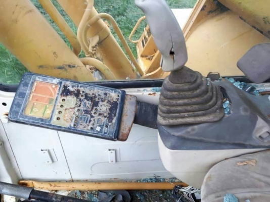 ขาย. 595,000฿. KOMATSU.PC200-5 คอนโทรลสั้น เอกสารอินวอยท์ เครื่องดี ปั้มดี เอวแน่น.โซ่หนา   รถอยู่ชลบุรี โทร&amp;ไอดีไลน์ 0610710295