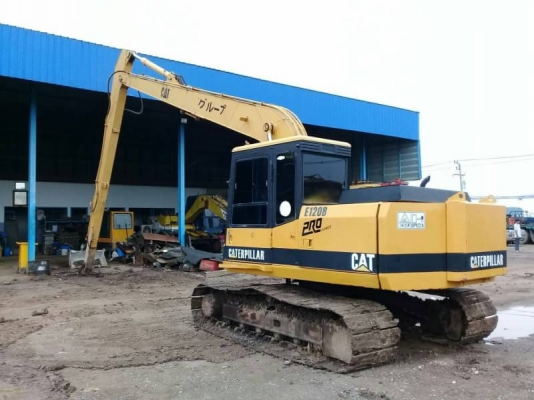 ขาย 595,000 เก่านอก 2 ปี CATTERPILAR  E 120 B บูมยาวพิเศษ 14  เมตร  เครื่องดี ปั้มแรง โช่หนา เอวแน่น ไฟฟ้าครบ รถสวยพร้อมใช้ รถอยู่ จ.นครปฐม 090-772-3710 090-772-3708