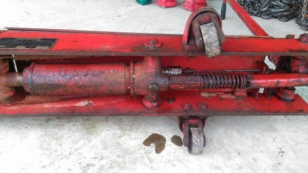 แม่แรงจระเข้ยกรถ