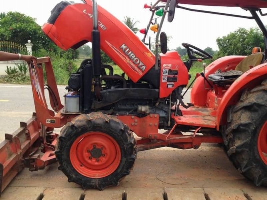 ขาย 365,000 บาท KUBOTA L4708 ปี 55 ทำงาน  เครื่องดี เกียร์ดี ระบบไฮโดรลิก (ใบมีดหน้า - หาง 6) เอกสารเล่มทะเบียน  รถอยู่ จ.ศรีสะเกษ โทร&amp;ไอดีไลน์  0610710295