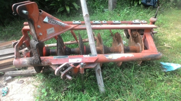 รถไถ 36 แรงปี  53 อุปกร 3 อย่าง   ซ. ม   1300  นิด ฯฯ  ป้ายแดง มือเดียว   ราคาเบาฯฯ  275000   บาท ดูรถที อ.ราษีไศล จ.ศรีสะเกษ คับ   098 668-3479 094 283-9369  สิทธิ์คับ