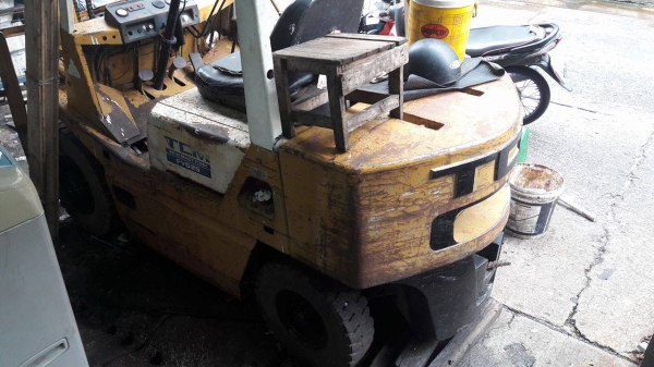 ขายรถ 2ตันครึ่ง ยกสูง3เมตร เครื่องเบนซิล 80000 ยี่ห้อTCM รุ่นตามเพช FVG25