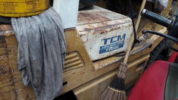 ขายรถ 2ตันครึ่ง ยกสูง3เมตร เครื่องเบนซิล 80000 ยี่ห้อTCM รุ่นตามเพช FVG25