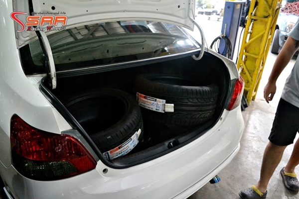 HANKOOK V12-EVO2 245/40R17 เส้นละ 3,800 บาท HANKOOK V12-EVO2 245/40R17 เส้นละ 3,800 บาท