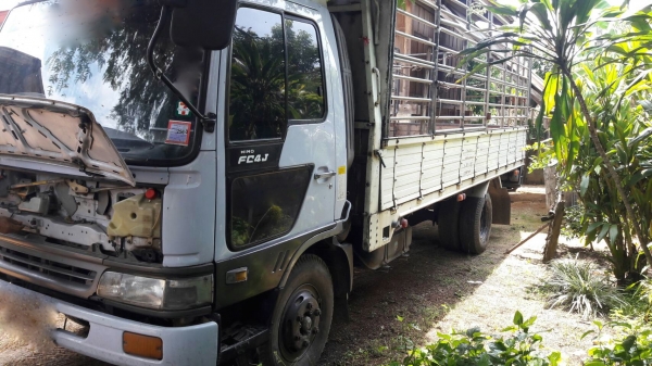 รถฮีโน่ 6 ล้อ ( รั้ว ) ไม่ดั้ม FC4J 140 แรงม้า. ปี 40. สนใจติดต่อ 081 - 6079515 รถฮีโน่ 6 ล้อ ( รั้ว ) ไม่ดั้ม FC4J 140 แรงม้า. ปี 40. สนใจติดต่อ 081 - 6079515