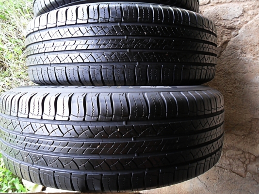 ยาง17 มิชลิน 225-65-17ดอกเกือบ1เซ็น ลงพื้นปี14 เส้นละ550