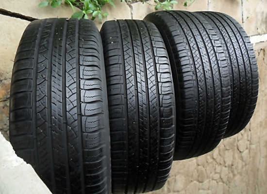 ยาง17 มิชลิน 225-65-17ดอกเกือบ1เซ็น ลงพื้นปี14 เส้นละ550