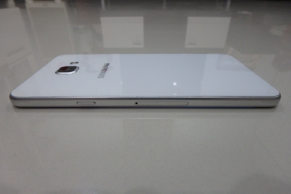 Samsung Galaxy A7 2016 สีขาว สภาพใหม่ ส่งฟรี Samsung Galaxy A7 2016 สีขาว สภาพใหม่ ส่งฟรี
