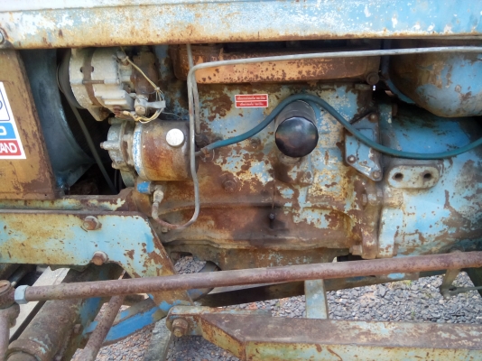 ขายรถไถ่ฟอร์ด 6600 T5  พร้อมใช้งาน..เล่มทะเบียนพร้อม