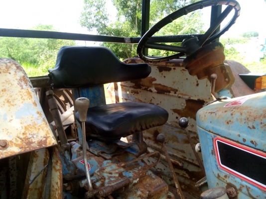 ขายรถไถ่ฟอร์ด 6600 T5  พร้อมใช้งาน..เล่มทะเบียนพร้อม