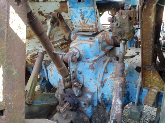 ขายรถไถ่ฟอร์ด 6600 T5  พร้อมใช้งาน..เล่มทะเบียนพร้อม