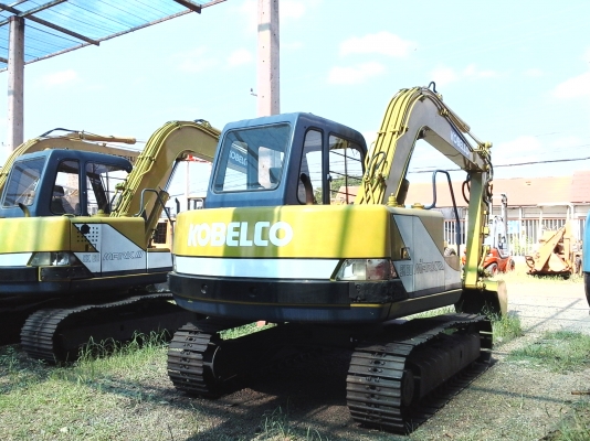 ขายรถขุด KOBELCO SK 60-1 มาร์คทีมีลายใบ 40 มีแอร์เอกสารอินวอยไฟฟ้าครบเก่านอกแท้สภาพเดิมยังไม่ใช้งานในไทยสภาพเต็มทุกอย่างพร้อมใช้ร้านละอองดาวแทรคเตอร์นครชัยศรี