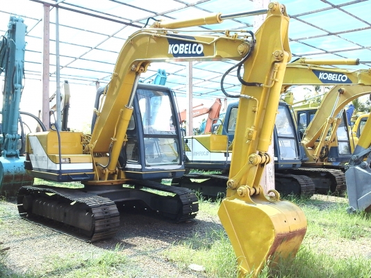 ขายรถขุด KOBELCO SK 60-1 มาร์คทีมีลายใบ 40 มีแอร์เอกสารอินวอยไฟฟ้าครบเก่านอกแท้สภาพเดิมยังไม่ใช้งานในไทยสภาพเต็มทุกอย่างพร้อมใช้ร้านละอองดาวแทรคเตอร์นครชัยศรี