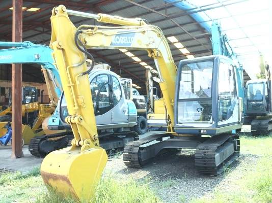 ขายรถขุด KOBELCO SK 60-1 มาร์คทีมีลายใบ 40 มีแอร์เอกสารอินวอยไฟฟ้าครบเก่านอกแท้สภาพเดิมยังไม่ใช้งานในไทยสภาพเต็มทุกอย่างพร้อมใช้ร้านละอองดาวแทรคเตอร์นครชัยศรี