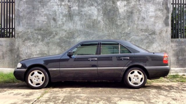 BENZ C220 1995 BENZ C220 1995