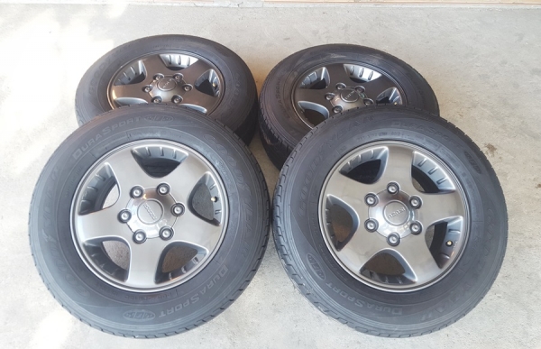 ขายล้อISUZU ขอบ15 สีกัล ยางปี15  4 ล้อ