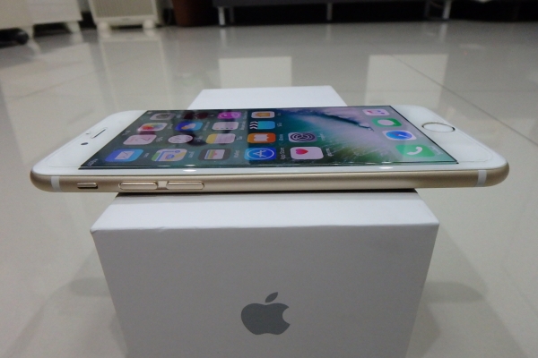 Iphone 6 16 GB มีเต๋า กล่อง สภาพดี ติดฟีล์มหน้าหลัง ใช้ได้ปกติ ไม่ติดไอคราน์ ส่งฟรี