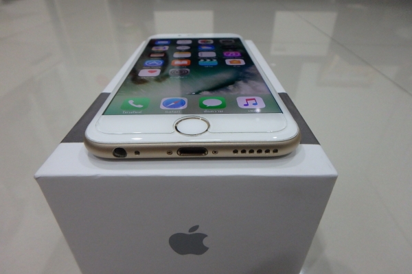 Iphone 6 16 GB มีเต๋า กล่อง สภาพดี ติดฟีล์มหน้าหลัง ใช้ได้ปกติ ไม่ติดไอคราน์ ส่งฟรี