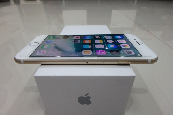 Iphone 6 16 GB มีเต๋า กล่อง สภาพดี ติดฟีล์มหน้าหลัง ใช้ได้ปกติ ไม่ติดไอคราน์ ส่งฟรี Iphone 6 16 GB มีเต๋า กล่อง สภาพดี ติดฟีล์มหน้าหลัง ใช้ได้ปกติ ไม่ติดไอคราน์ ส่งฟรี