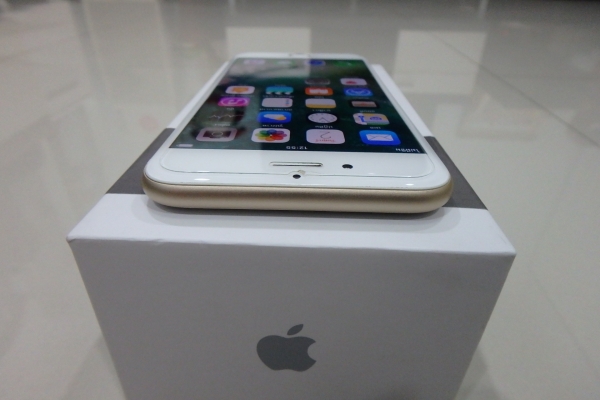 Iphone 6 16 GB มีเต๋า กล่อง สภาพดี ติดฟีล์มหน้าหลัง ใช้ได้ปกติ ไม่ติดไอคราน์ ส่งฟรี