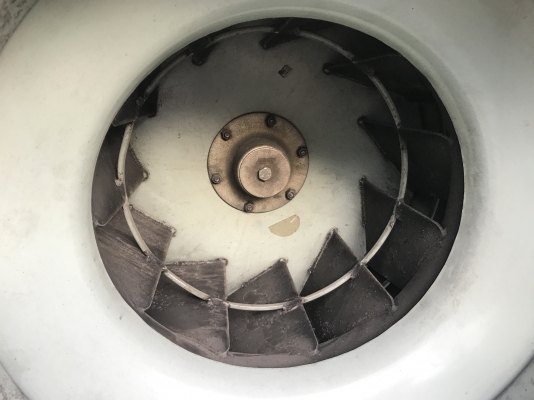 ขายโบวเวอร์ดูด-เป่าอากาศ Kruger พร้อมมอเตอร์ Mitsubishi 25HP. 2800rpm. 380V สภาพสวยมาก หมุนนิ่ม พร้อมใช้งาน มี 2ชุดครับ