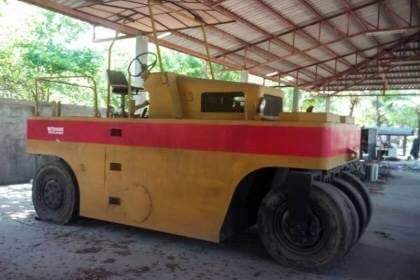 ขายเหมา 2 คัน 595,000 บาท รถบดล้อยาง 9 ล้อ WATANABE เล่มทะเบียน KAWASAKI. เล่มทะเบียน   รถอยู่ จ.นครสวรรค์ โทร&amp;ไอดีไลน์ 0610710295