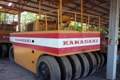 ขายเหมา 2 คัน 595,000 บาท รถบดล้อยาง 9 ล้อ WATANABE เล่มทะเบียน KAWASAKI. เล่มทะเบียน   รถอยู่ จ.นครสวรรค์ โทร&amp;ไอดีไลน์ 0610710295