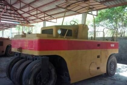 ขายเหมา 2 คัน 595,000 บาท รถบดล้อยาง 9 ล้อ WATANABE เล่มทะเบียน KAWASAKI. เล่มทะเบียน   รถอยู่ จ.นครสวรรค์ โทร&amp;ไอดีไลน์ 0610710295