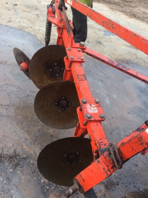 85000บาท ครับKRT140 Plus สวยงามมากครับสภาพ90\%มีดันดินหน้า กับผานหลังครับ