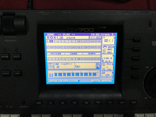 YAMAHA QY-700 (MADE IN JAPAN) ซีเควนเซ่อร์งานเวทีแสดงสด เสียงดีที่สุด พร้อมกระเป๋า