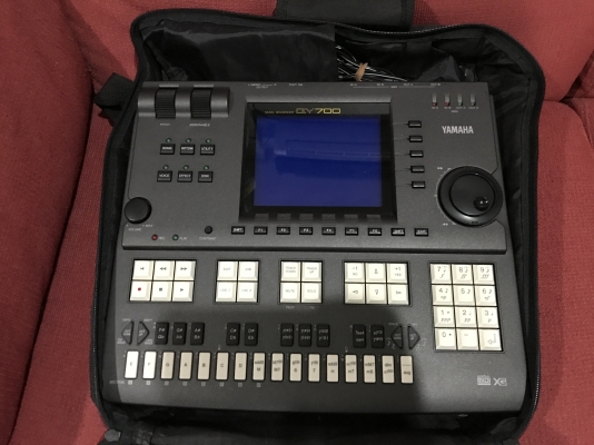 YAMAHA QY-700 (MADE IN JAPAN) ซีเควนเซ่อร์งานเวทีแสดงสด เสียงดีที่สุด พร้อมกระเป๋า