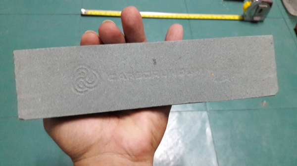 ขายหินลับมีดตราหัวคนป่าอินเดียนขนาด2&times;8&times;1"ใหม่เก่าเก็บบิ่นมุมนิดๆ