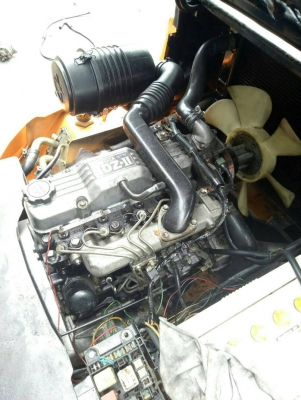 ขายรถยกขนาด2.5่ตันเสาสูง6เมตรเครื่องยนต์ดีเซลราคา390,000บาท