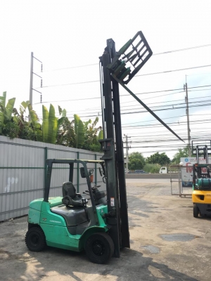 ขายรถนอก MITSUBISHI รุ่นล่าสุด ยก2.5 ตัน 4 เมตร งาเท ดีเซล เกียร์ครัช ยางตัน 420,000 บาท 094-426-7888 จะเด็ด