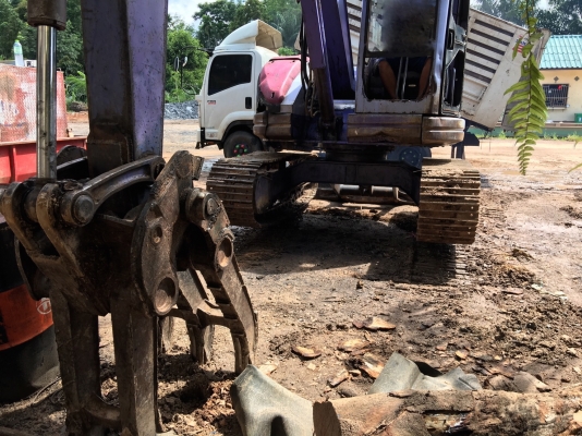 รถแบคโฮ KOMATSU PC - 75 UU. สนใจติดต่อ 081 - 6079515