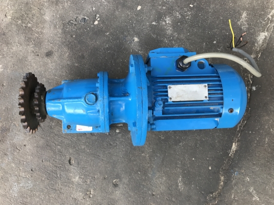 ขายมอเตอร์เกียร์ Siti 1HP. 380V อัตราทด 1:7.5 made in Italy เพลาออกประมาณ 185 รอบต่อนาที สภาพดี หมุนนิ่ม พร้อมใช้งาน