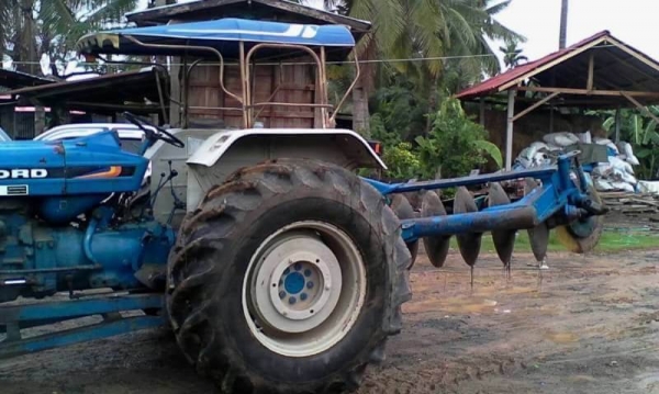 ขาย 199,000 FORD 68 (แถมใบมีด -หาง 7 ) เครื่อง T1 เกียรดี หางดี ยก ไม่ตก ยางสวย เอกสารชื้อขาย  รถอยู่ จ.ศรีสะเกษ โทร&amp;ไอดีไลน์ 0610710295