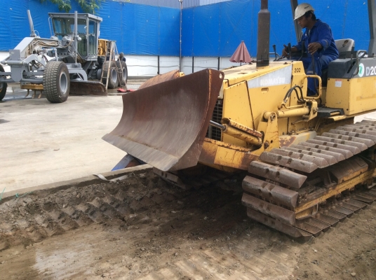 รถเเทรกเตอร์ KOMATSU  D20P-7E สภาพสวยพร้อมใช้งาน ราคาไม่แพงครับ