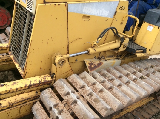 รถเเทรกเตอร์ KOMATSU  D20P-7E สภาพสวยพร้อมใช้งาน ราคาไม่แพงครับ