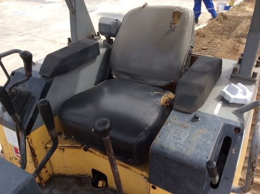 รถเเทรกเตอร์ KOMATSU  D20P-7E สภาพสวยพร้อมใช้งาน ราคาไม่แพงครับ