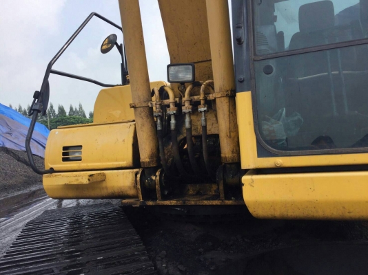 รถขุดแขนยาว KOMATSU PC200-8