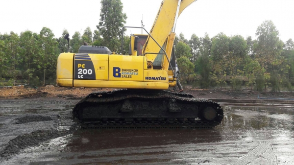 รถขุดแขนยาว KOMATSU PC200-8